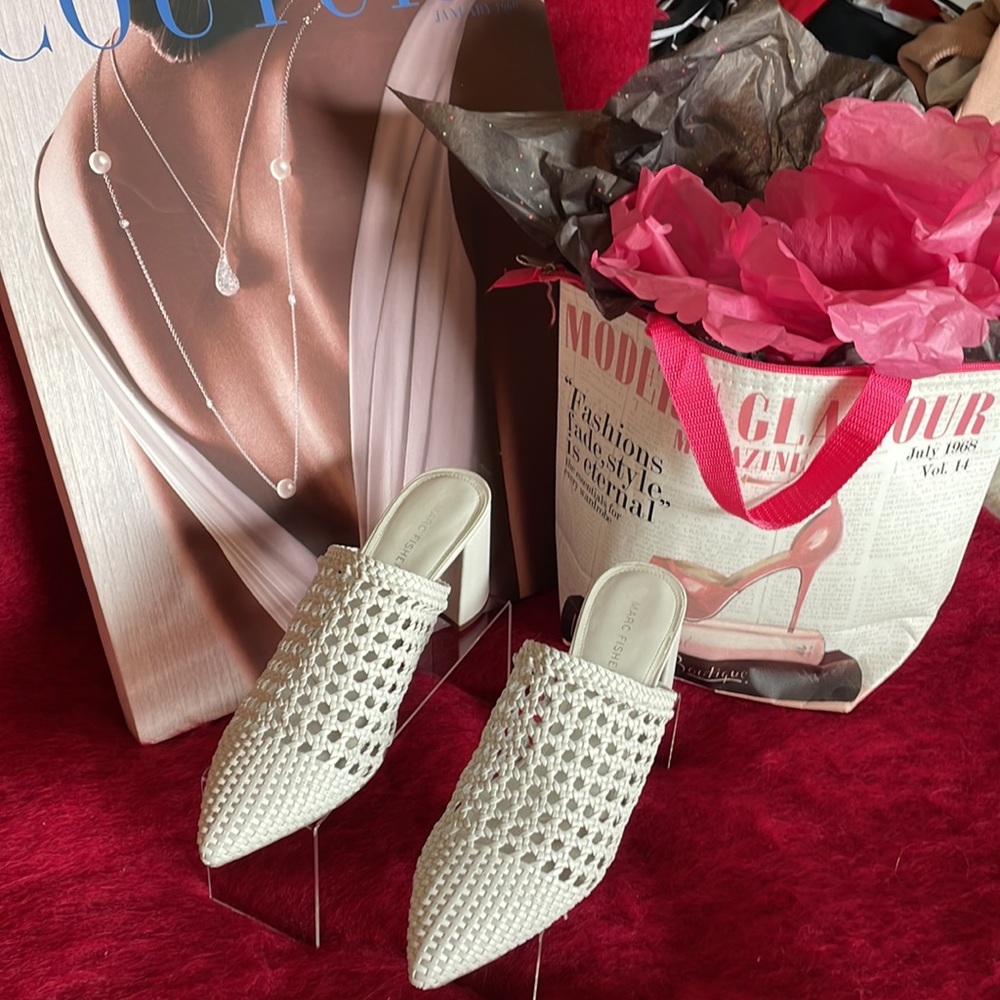 Excellent condition MARC FISHER RELLY white woven mules size 10 3.5 inch heel